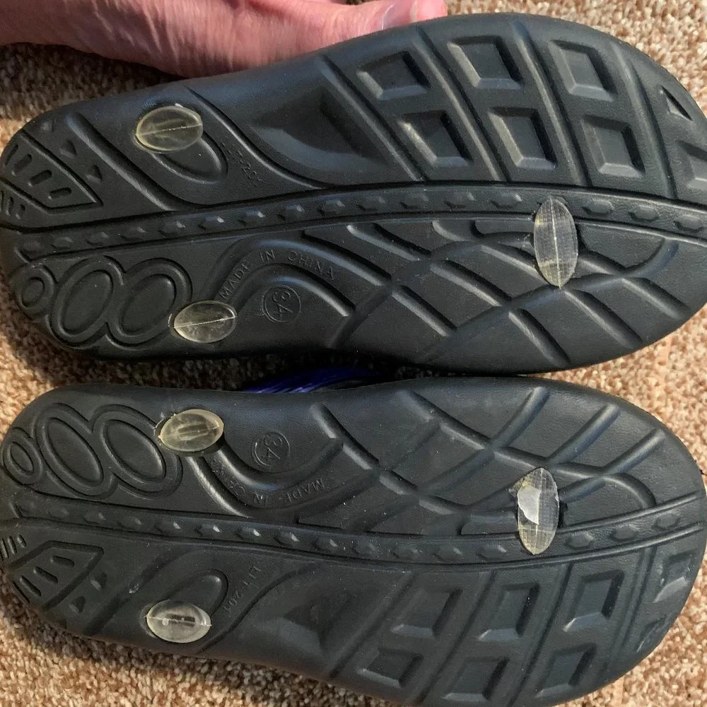 Air Balance blue flip flops